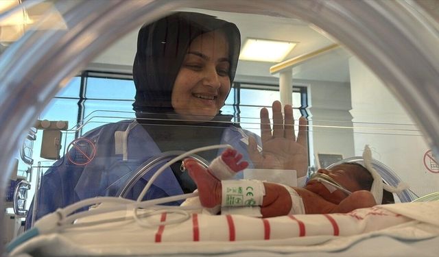 Anne karnındaki müdahale ayrık omurgalı bebeğin sağlıklı doğmasını sağladı