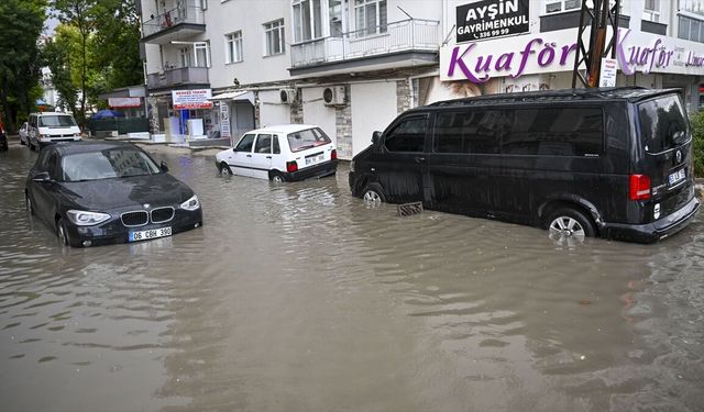 Başkentte sağanak hayatı olumsuz etkiledi