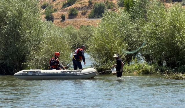 Bingöl'de Murat Nehri'nde adacıkta mahsur kalan kişi kurtarıldı