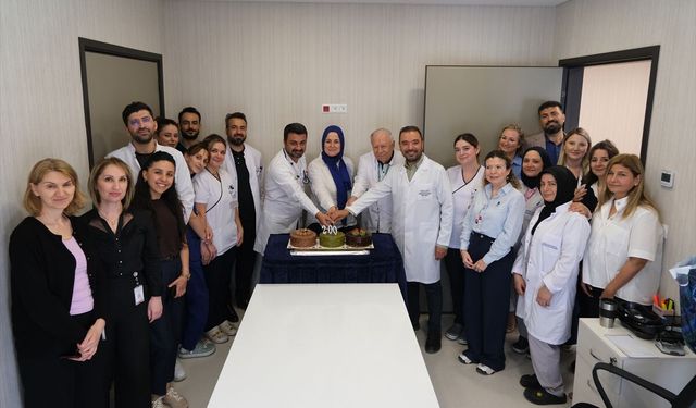 Biruni Üniversitesi Tıp Fakültesi Hastanesi 200. kemik iliği naklini gerçekleştirdi