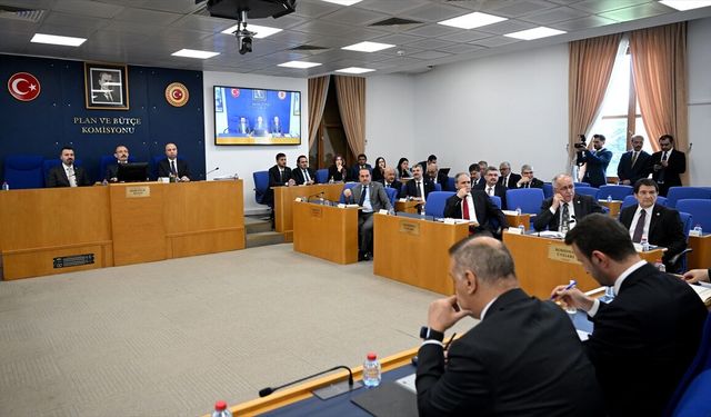 En düşük emekli aylığının artırılmasına yönelik düzenlemeyi de içeren kanun teklifi komisyonda