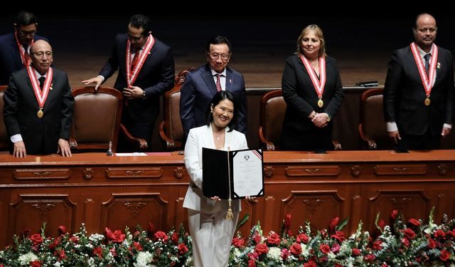 Peru'nun seçilmiş Devlet Başkanı Fujimori, mazbatasını aldı
