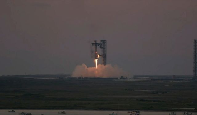 SpaceX, Starship roketiyle 20 uydu fırlattı