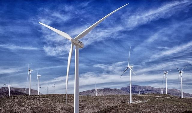 Yenilenebilir enerji geçen yıl 480 milyar dolarlık fosil yakıt maliyetinin önüne geçti