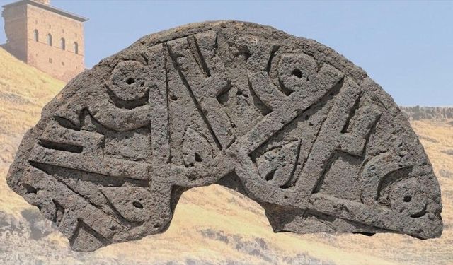 Ani Ören Yeri'nde 'Hz. Muhammed' isminin yer aldığı Selçuklu taşı bulundu