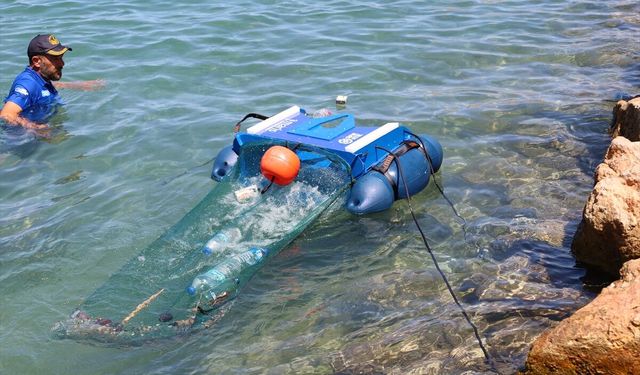 Antalya'da deniz yüzeyindeki kirlilik 'Çöp Kapar' robotla önlenecek