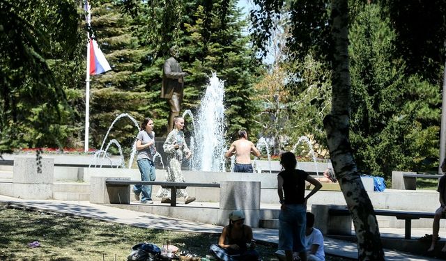 Balkan ülkeleri Sırbistan ve Hırvatistan'da, yeni bir sıcak hava dalgası etkili oluyor