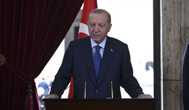 Cumhurbaşkanı Erdoğan: Milletimizin istiklaline kararlılıkla sahip çıkıyoruz