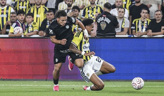Fenerbahçeli futbolcu Oosterwolde'nin arka adale tendonunda kısmi yırtık tespit edildi