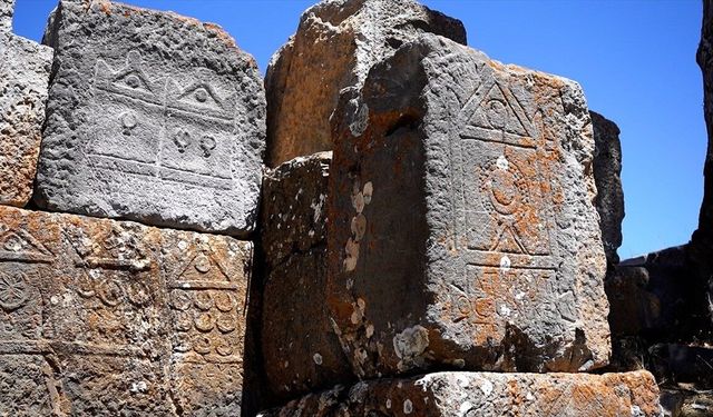 Gemen Dağı'nın zirvesindeki Men Tapınağı antik inançların izlerini taşıyor