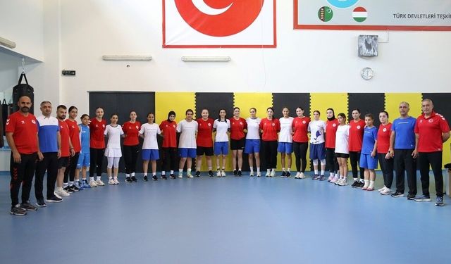 Genç milli kadın boksörlerin 'Sırbistan planı'