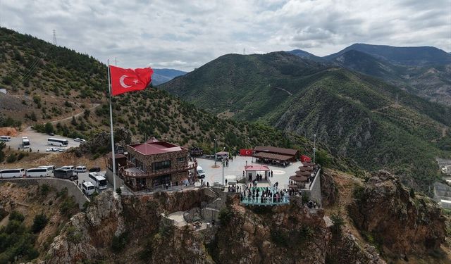 Gümüşhane'deki cam seyir terası 67 bin 786 ziyaretçi ağırladı