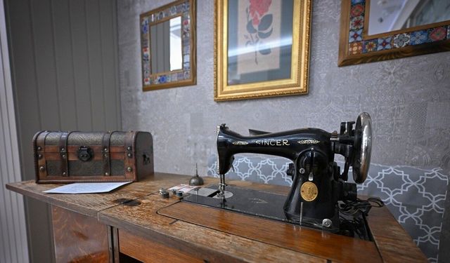 Milli Mücadele'nin izlerini taşıyan asırlık dikiş makinesi, TDV'de sergileniyor