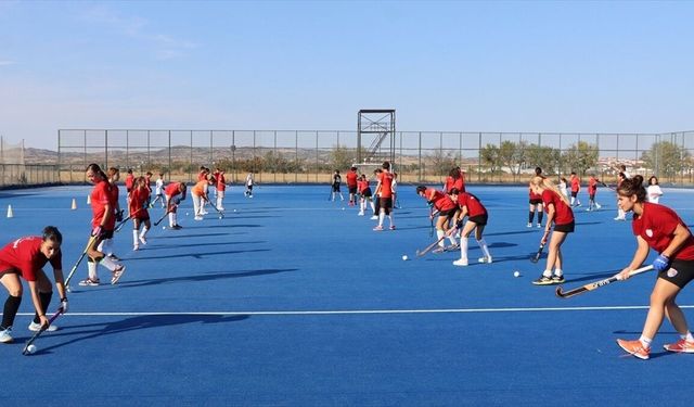 Okul koridorlarında başlayan çim hokeyi serüveni Türkiye şampiyonluğuna uzandı