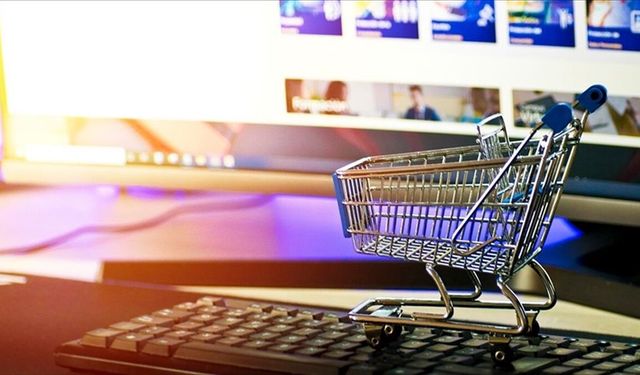 Okula dönüş alışverişleriyle aylık e-ticaret hacminin 400 milyar lirayı aşması bekleniyor