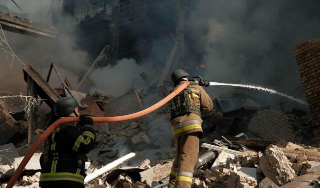 Rusya: Ukrayna'nın askeri sanayi tesisini, yakıt deposunu ve 2 gemisini vurduk