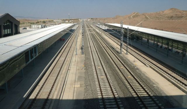 Türkiye'de son 24 yılda 2 bin 251 kilometre hızlı tren hattı inşa edildi
