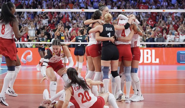 A Milli Kadın Voleybol Takımı, İtalya'yı 3-2 yenerek Avrupa şampiyonu oldu