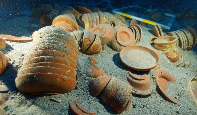 Akdeniz'den 2 bin 100 yıllık sofra takımı çıktı