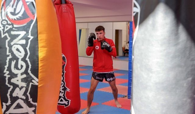 Antrenörsüz dünya ikincisi olan milli sporcunun hedefi zirve