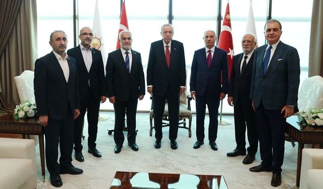 Cumhurbaşkanı Erdoğan, HÜDA PAR Genel Başkanı Yapıcıoğlu'nu kabul etti