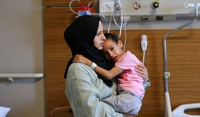 İsrail saldırılarında yaralanan Filistinli Sıla, sağlığına Türkiye'de kavuşacak