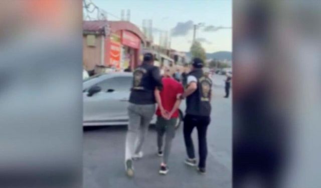 İstanbul'da suç örgütü operasyonunda yakalanan 15 şüpheli tutuklandı