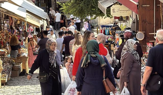 Karabük'ün tarihi konaklarıyla ünlü ilçesi Safranbolu'da hafta sonu yoğunluğu