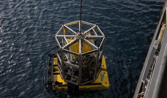 TCG Alemdar ve TCG Işın, Girne'de 550 metre derinlikte robotik dalış ve taramalarını sürdürüyor
