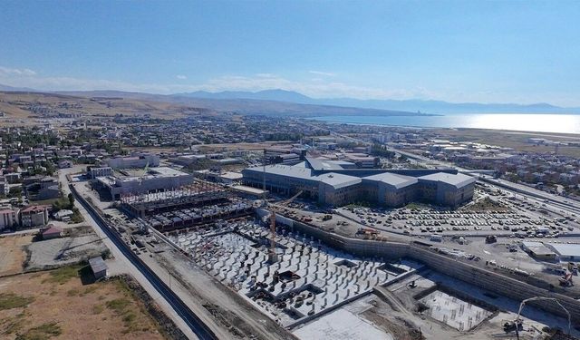 Van'ın şehir hastanesi depreme dayanıklı teknolojiyle yükseliyor