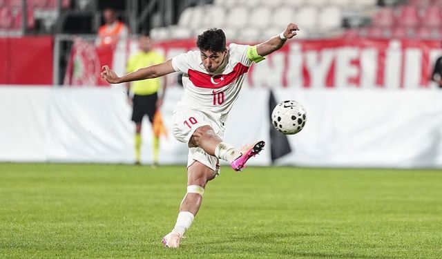 Emirhan İlkhan ve Yusuf Akçiçek, A Milli Futbol Takımı'nın aday kadrosuna alındı