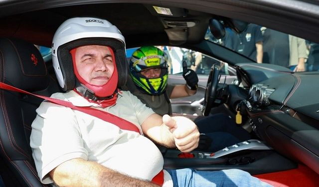 Felipe Massa, görme engelli Levent Karadöl ile İstanbul Park'ta piste çıktı