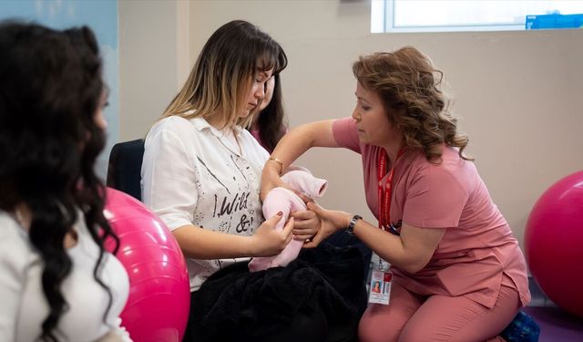 Gebe okullarında 3 milyonu aşkın anne adayı doğuma hazırlandı