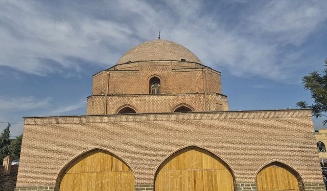 İran'da Selçuklu mirası Urumiye Ulu Camii ihtişamını koruyor