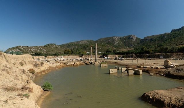 Klaros Kutsal Alanı'nda kazılar iki farklı alanda sürüyor