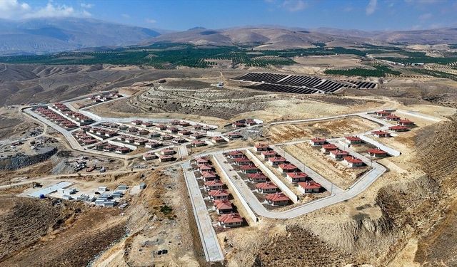 Malatya'da deprem konutlarının hak sahiplerine teslimi devam ediyor