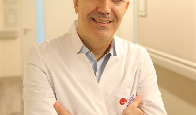 Ortopedi uzmanları, canlı yayında 1 günde 3 ameliyat yapacak