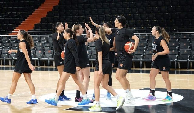 Süper Kupa'da Fenerbahçe ile karşılaşacak ÇBK Mersin, taraftarı önünde mutlu son hedefliyor