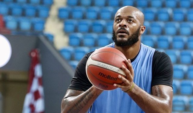 Trabzonspor Basketbol Takımı'nın yıldızı Tillman'ın hedefi çifte şampiyonluk