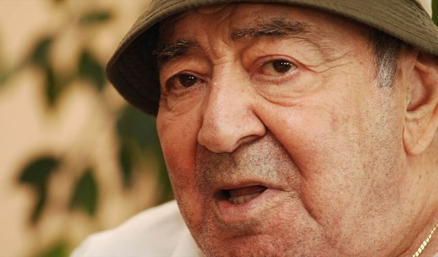Türk tiyatrosunun emektar meddahı: Erol Günaydın