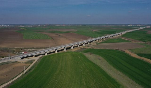 Türkiye'nin demir yolu hat uzunluğu gelecek yıl 15 bin kilometreye yaklaşacak