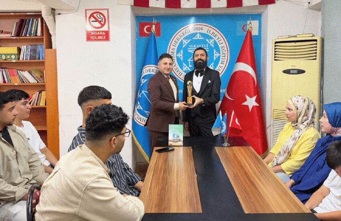 Akif Manaf’a “Eğitim ve Barış Ödülü”
