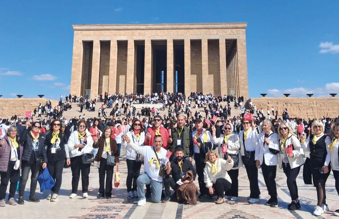 LÖSEV gönüllülerinden anlamlı Ankara ziyareti: Can dost doğaseverler Anıtkabir’de!