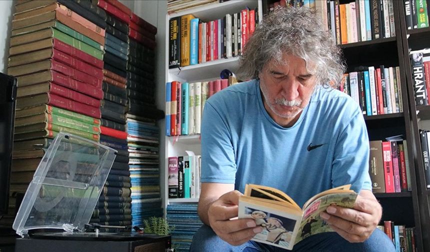 Malatyalı gazeteci, arşivini ve kitaplarını ağır hasarlı evinden konteynere taşıdı