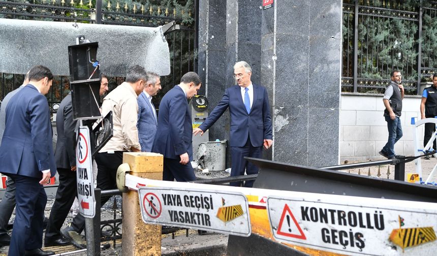Ankara Valisi Vasip Şahin, terör saldırısının düzenlendiği noktada incelemelerde bulundu