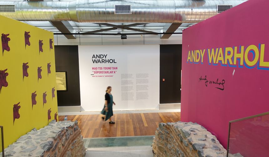 "Andy Warhol-İstanbul" pop-art sergisi ziyarete açıldı
