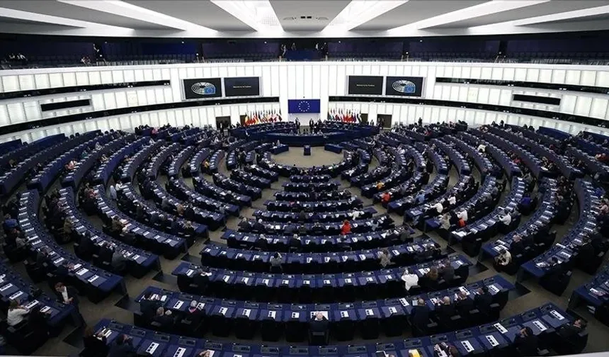 Avrupa Parlamentosu, İran Devrim Muhafızları Ordusu'nun terör listesine alınmasını istedi