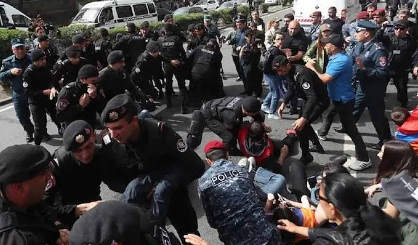 Ermenistan'da emniyet güçleri çok sayıda eylemciyi gözaltına aldı