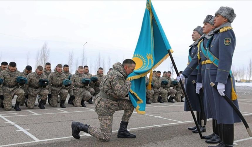 Kazakistan ordusu 32 yaşında