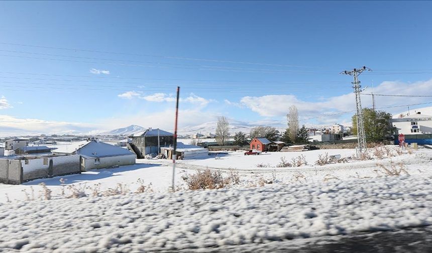 Kars'ta kar yağışı ve soğuk hava etkili oldu